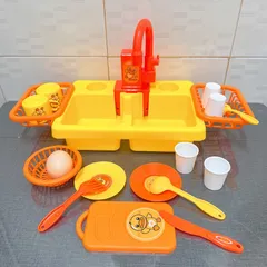 Đồ chơi bồn rửa chén bát tự động Vịt Vàng 19 chi tiết, sử dụng pin, vòi sen xoay 90 độ, thegioidochoi1104