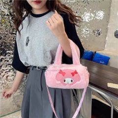 Túi Đeo Chéo Hoạt Hình Gấu Dâu, Kuromi, Hello Kitty, Capybara Lông Mềm - Giỏ Xách Dễ Thương Hình Chữ Nhật 20-25cm