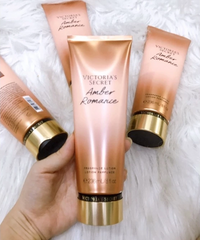 Dưỡng Thể Nước Hoa Victoria Secret Amber Romance 236ml (Mẫu Mới)