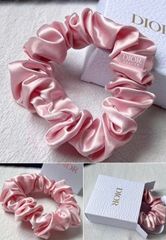 Cột Tóc Scrunchies Dior Chính Hãng - Phụ Kiện Tóc Lụa Sang Trọng, Thiết Kế Thanh Lịch Dành Cho Tín Đồ Thời Trang