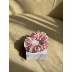 Cột Tóc Scrunchies Dior Chính Hãng - Phụ Kiện Tóc Lụa Sang Trọng, Thiết Kế Thanh Lịch Dành Cho Tín Đồ Thời Trang
