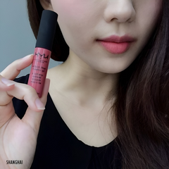 Son kem lì NYX Professional Makeup Soft Matte Lip Cream 8 mL màu Shanghai - Độ bám màu lâu và lớp finish mềm mịn, hoàn hảo cho trang điểm hàng ngày.
