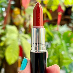 Son Mac 551 Lustreglass - Son Thỏi Đỏ Ngọt Sang Trọng, Dưỡng Ẩm, Thời Gian Lưu Giữ Lâu, Độc Đáo & Quyến Rũ
