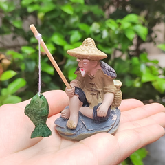 Tiểu Cảnh Ông Lão Câu Cá Sứ - Trang Trí Hồ Cá Cảnh Việt Nam, Phụ Kiện Độc Đáo Cho Bể Cá Thú Cưng