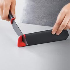 Bộ 2 dao Joseph Joseph Slice & Sharpen 10146 - Dao gọt và dao đầu bếp chất lượng cao với máy mài gốm, an toàn và tiện lợi