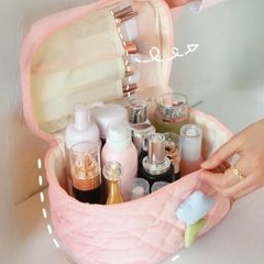 Túi xách mỹ phẩm du lịch màu hồng - Quà tặng độc quyền tháng 1 từ iMU - Phụ kiện hoàn hảo cho tín đồ làm đẹp