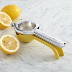 Dụng cụ vắt chanh KitchenAid - Phễu lọc tích hợp, thiết kế chống trượt, an toàn cho máy rửa chén, dễ dàng vắt nước chanh tươi ngon