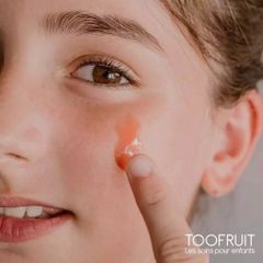Gel dưỡng da mặt hữu cơ Toofruit cho trẻ 5-14 tuổi - Chiết xuất việt quất và lựu 30ml, chăm sóc da nhạy cảm tự nhiên