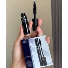 Mascara mini DIOR Diorshow 4mL - Làm dày, dài mi tự nhiên, công thức 90% từ thiên nhiên, không lem, không trôi, cơ hội tuyệt vời để trải nghiệm sản phẩm cao cấp