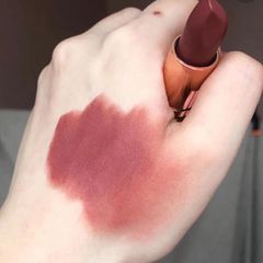 Son Charlotte Tilbury Matte Revolution Mini - Màu Pillow Talk 1.1gr, Lì nhưng Không Khô, Độ Bền Cao, Giữ Môi Mịn Màng, Làn Môi Đầy Đặn