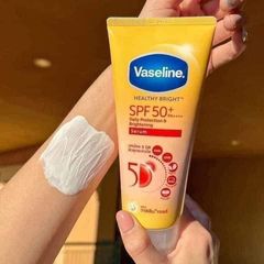 Sữa Dưỡng Thể Vaseline Healthy Bright 320ml - Chống Nắng SPF 50+ và Bảo Vệ Da Khỏi Ô nhiễm, Dưỡng Trắng Sáng Rạng Rỡ