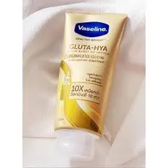 Vaseline Dưỡng Thể Ban Ngày 10X Gluta-Hya 330ML - Chai Vàng, Dưỡng Sáng Da, Chống Nắng UV Flawless Glow, Dưỡng Ẩm Mịn Màng