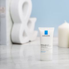 Kem Dưỡng Kiềm Dầu La Roche-Posay Effaclar Mat 40ml - Giúp Kiểm Soát Nhờn, Thu Nhỏ Lỗ Chân Lông Cho Da Mịn Màng, Không Dầu