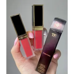 Son Kem Tom Ford Liquid Lip Luxe Matte 129 Carnal Red - Đỏ Cam Hồng Tươi Tắn, Chất Son Mịn, Lì, Đáng Mua Cho Mùa Hè Năng Động