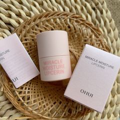 Son Dưỡng Môi Ohui Miracle Moisture Lipcerin - Dưỡng ẩm sâu, làm mềm môi, có Squalane và bơ hạt mỡ, phù hợp cho làn môi căng mọng.