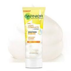 Sữa Rửa Mặt Garnier Tạo Bọt Light Complete Brightening 100ml - Dưỡng Sáng Da, Giúp Làm Sạch Sâu Cho Làn Da Rạng Rỡ