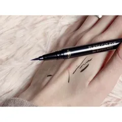 Kẻ Mắt Nước Màu Đen L'Oreal Super Liner Flash Cat Eye #Black 9g 265956