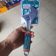 Mỏ Lết Total THT101106 10 Inch - Thép CR-V Chống Gỉ, Tay Cầm Chống Trượt, Siết Mở Bulong Dễ Dàng - Dụng Cụ Cầm Tay Chính Hãng