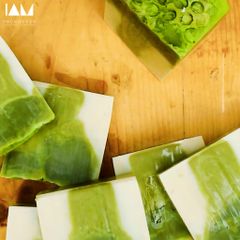 Xà Bông Nha Đam Hữu Cơ - Giảm Mụn Lưng, Mẩn Ngứa, Tẩy Tế Bào Chết 135g - Dưỡng Da Mềm Mịn, Khử Trùng Thảo Mộc