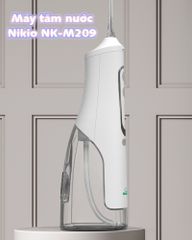 Máy tăm nước cầm tay Nikio NK-M209 - Pin sạc 1500mAh, 4 vòi phun, chế độ điều chỉnh áp lực 40-120 PSI, chống nước IPX7, tiện dụng và hiệu quả.
