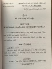 Luật Đấu Thầu 2023 - Căn Cứ Pháp Lý Mới Thay Thế Luật Đấu Thầu 2013, Hiệu Lực Từ 01/01/2024, NXB Chính Trị Quốc Gia Sự Thật