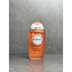 Dung dịch vệ sinh phụ nữ hằng ngày Femfresh Daily Wash 250ml - Nhập khẩu chính ngạch từ Anh, chăm sóc vùng kín an toàn và hiệu quả.