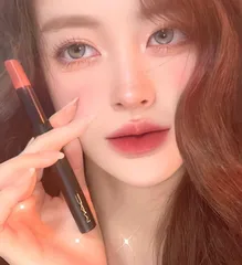 Son Mac Powder Kiss Velvet Blur Lipstick 899 - Son Môi Mịn Màng, Đế Đỏ Quyến Rũ, Dễ Dàng Tán, Phù Hợp Mọi Dịp