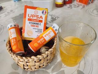 Viên Vitamin C Sủi 1000mg UPSA Pháp Hỗ Trợ Miễn Dịch - Giảm Mệt Mỏi, Bổ Sung 20 Viên Ngon Miệng trong Hộp Tiện Dụng