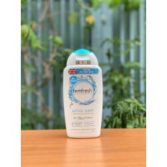 Dung dịch vệ sinh phụ nữ Femfresh Active Wash 250ml - Giải pháp tươi mát cho vận động viên, hỗ trợ sức khỏe vùng kín hàng ngày