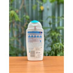 Dung dịch vệ sinh phụ nữ Femfresh Active Wash 250ml - Giải pháp tươi mát cho vận động viên, hỗ trợ sức khỏe vùng kín hàng ngày