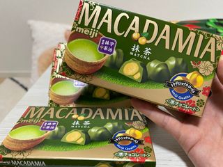 Chocolate Meiji Matcha Macadamia (hạt Macca) Nhật Bản xách tay