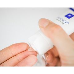 Bộ sản phẩm Rejuvaskin chống sẹo và làm mờ sẹo - Gel Rejuvasil 10ml và miếng dán Scar FX 5x10cm, giúp cải thiện tình trạng da sẹo hiệu quả.