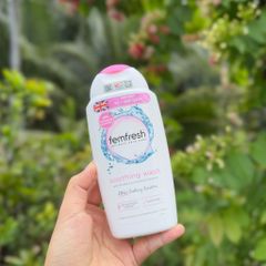 Dung dịch vệ sinh phụ nữ Femfresh Soothing Wash 250ml - Hỗ trợ kháng viêm, tươi mát, an toàn cho mọi phụ nữ.