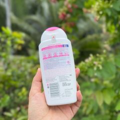 Dung dịch vệ sinh phụ nữ Femfresh Soothing Wash 250ml - Hỗ trợ kháng viêm, tươi mát, an toàn cho mọi phụ nữ.