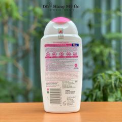 Dung dịch vệ sinh phụ nữ Femfresh Soothing Wash 250ml - Hỗ trợ kháng viêm, tươi mát, an toàn cho mọi phụ nữ.