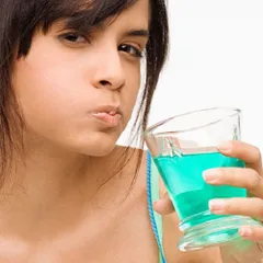 Bộ 2 Nước súc miệng Listerine Ultraclean Cool Mint For Up To A 3X Longer Lasting Clean Feeling - 1.5L x2