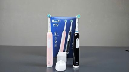 Bộ 2 Bàn Chải Đánh Răng Điện Oral-B Pro Series 1 Màu Đen & Hồng - Chăm Sóc Răng Miệng Hiệu Quả, Công Nghệ 3in1