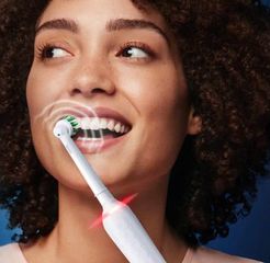 Set 2 Bàn Chải Đánh Răng Điện Oral-B Pro 3 3900 - Công Nghệ 3D Làm Sạch Hiệu Quả, Màu Đen Trắng, Pin Kéo Dài 2 Tuần