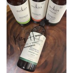 Sữa Tắm Thảo Dược Sukin Signature 1L - Làm Sạch Dịu Nhẹ, Dưỡng Ẩm Da Từ Chiết Xuất Thảo Mộc, Lô Hội và Hoa Cúc
