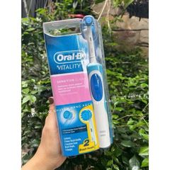 Bàn chải điện Oral-B cho người lớn - Công nghệ làm sạch răng hiện đại với đầu bàn chải thay thế, cho hơi thở thơm mát mỗi ngày.