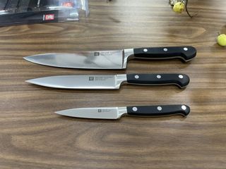 Bộ 3 Dao Zwilling Professional S - Bộ Dụng Cụ Nhà Bếp Chuyên Nghiệp, Lưỡi Dao Bền, Sắc, Chất Liệu Thép Cao Cấp