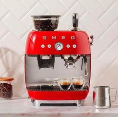 Máy Pha Cà Phê Bằng Tay Espresso SMEG EGF03 - Thiết Kế 50's, Tích Hợp Cối Xay, Pha Nhanh Chóng, Hương Vị Nguyên Chất