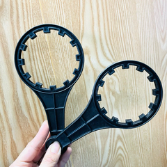Tay Vặn Mở Nắp Vỏ Màng RO Máy Lọc Nước Gia Đình - Dụng Cụ Tháo Lắp Tiện Lợi, Chất Liệu Nhựa ABS Chắc Chắn