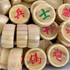 Bộ Cờ Tướng Gỗ Trúc Tự Nhiên Khắc Nổi - Cờ Chơi Nghệ Thuật Thủ Công, Quân Cờ Xanh Đỏ, Hộp Giấy Tiện Lợi