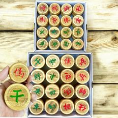 Bộ Cờ Tướng Gỗ Trúc Tự Nhiên Khắc Nổi - Cờ Chơi Nghệ Thuật Thủ Công, Quân Cờ Xanh Đỏ, Hộp Giấy Tiện Lợi