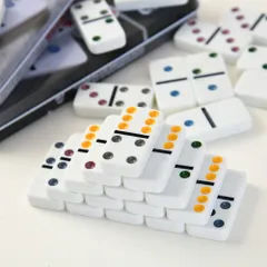 Bộ Cờ Domino Melamine Cao Cấp - Nền Trắng Điểm Màu Độc Đáo Kèm Hộp Đựng Kim Loại - Đồ Chơi Giải Trí Thú Vị