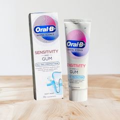 Kem đánh răng Oral-B Sensitive and Gum có 3 loại