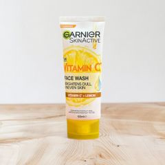 Sữa rửa mặt Garnier Vitamin C Face Wash 100ml