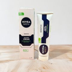 Kem cạo râu dưỡng ẩm Nivea Men 75ml - Kem cạo râu cho nam giới, dành cho da nhạy cảm, giúp cung cấp độ ẩm và bảo vệ da.