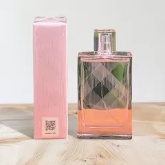 Nước hoa nữ Burberry Brit Sheer EDT 100ml - Hương thơm nhẹ nhàng, quyến rũ, thích hợp cho phái đẹp, món quà tuyệt vời cho các tín đồ yêu thích thời trang.